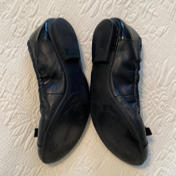 Tahari Gibson 6M Ballet Flats Black Patent Toe and Heel Bow Toe Silver Button - Picture 3 of 7
